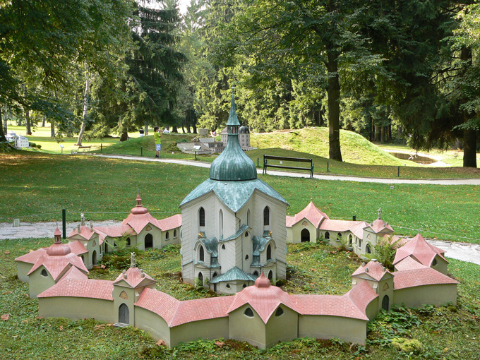 Chrám sv. Jana Nepomuckého - Park Boheminium
