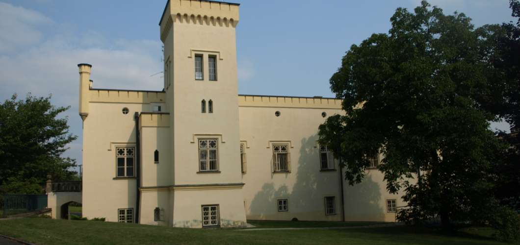 Leontýnský zámek
