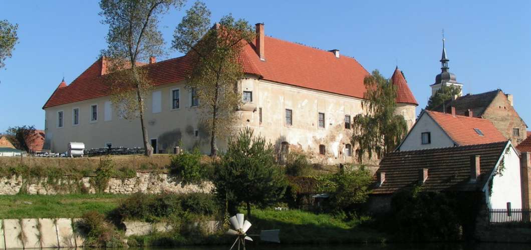 Zámek Louňovice pod Blaníkem