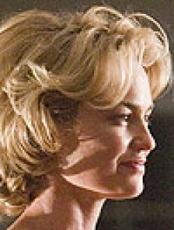 Kelly Carlson