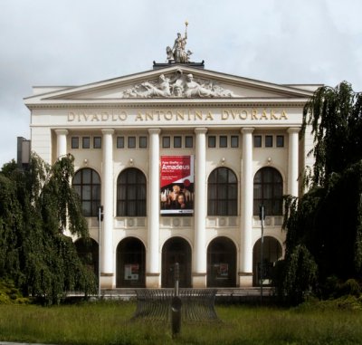 divadlo-a-dvoraka8.jpg