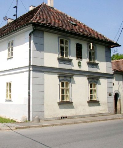 pamatnik-antonina-dvoraka-nelahozevec-nm7m.jpg