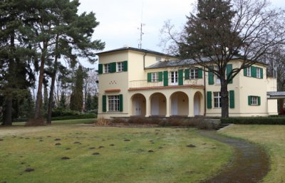 pamatnik-dr-edvarda-benese-1.jpg