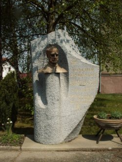 pamatnik-j-barranda-1.jpg