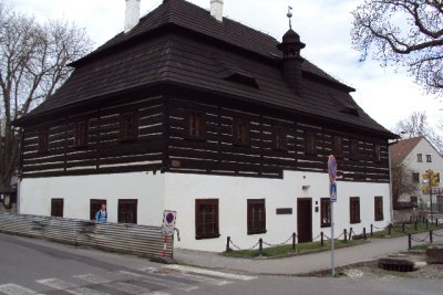 pamatnik-karla-hynka-machy-2.jpg