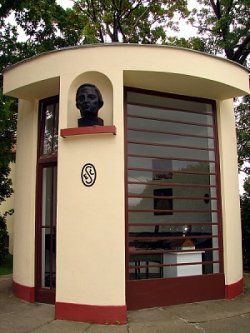 pamatnik-prokopa-divise-1.jpg
