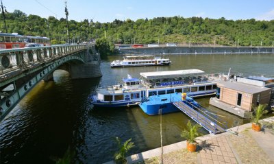 pristaviste-u-cechova-mostu-1.jpg