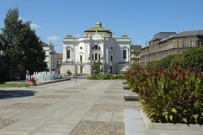severoceske-divadlo-opery-a-baletu-hlavni2.jpg