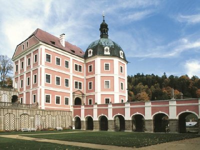 zamek-becov-nad-teplou-1.jpg