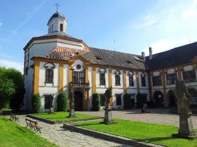 zamek-choltice-2.jpg