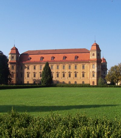 zamek-holesov5-1.jpg