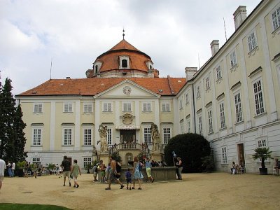 zamek-vranov-nad-dyji-1.jpg