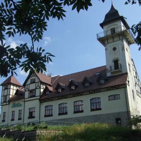 Vstup na rozhlednu – Jizerské hory a Krkonoše z Jabloneckého Petřína