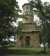 Vstup na rozhlednu – výhled až na vrcholky Alp