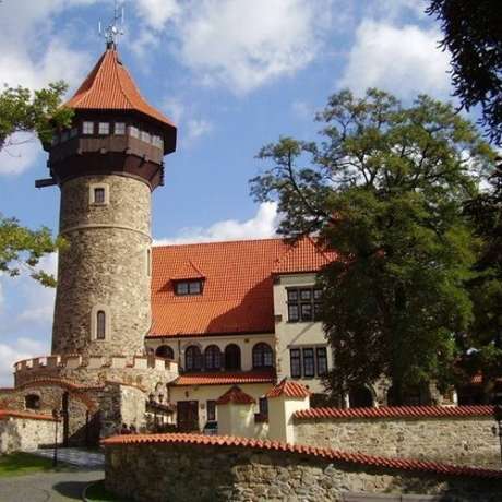 Vstup na rozhlednu – od úpatí Krušných hor až po České středohoří