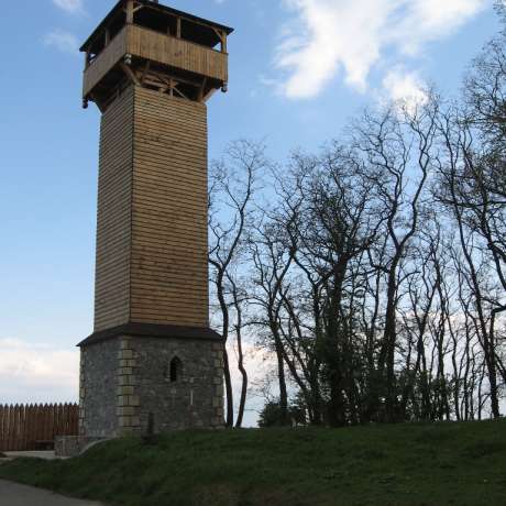 Vstup na rozhlednu – výhled Středočeským krajem
