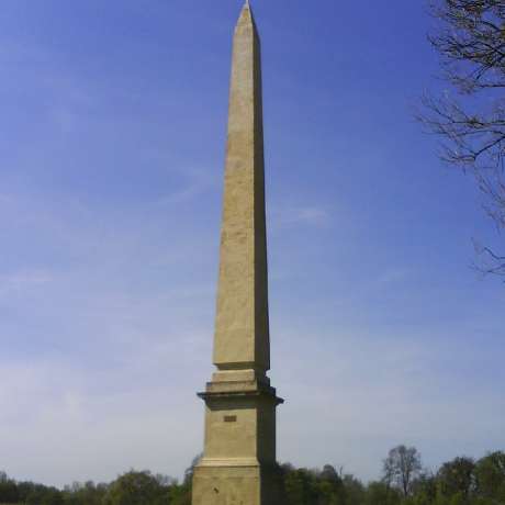 Zastavení u obelisku