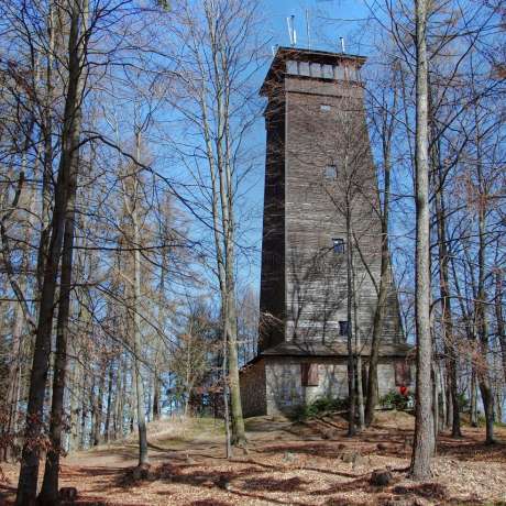Vstup na rozhlednu – panoramatický výhled na Jeseníky