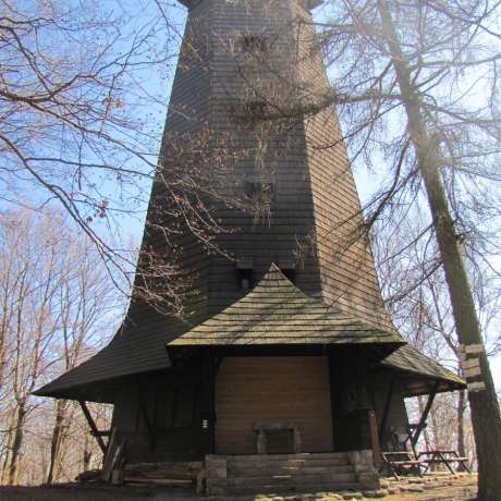 Vstup na rozhlednu – nezaměnitelný pohled do podblanické krajiny