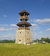 Vstup na rozhlednu – Vojtěchov a okolí jako na dlani