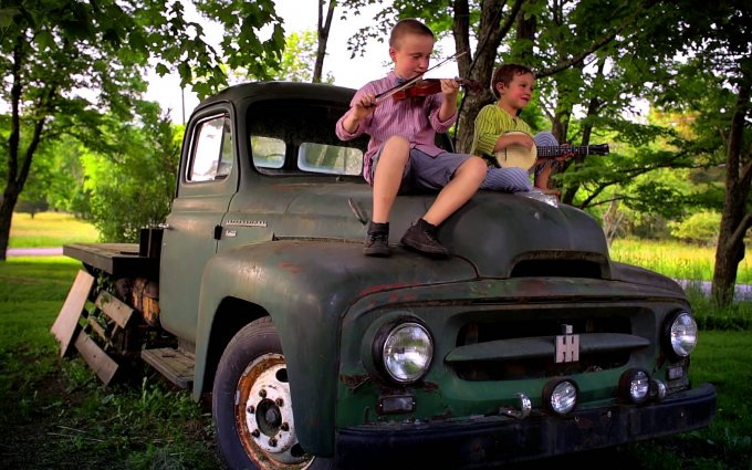 Froggie Went a Courtin' by Elizabeth Mitchell from Blue Clouds (Smithsonian Folkways)