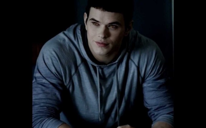 Twilight: Emmett cullen/Kellan Lutz
