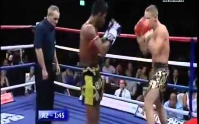 Buakaw Por Pramuk (Buakaw Banchamek) vs Jordan Watson 2010 Muay Thai Fight