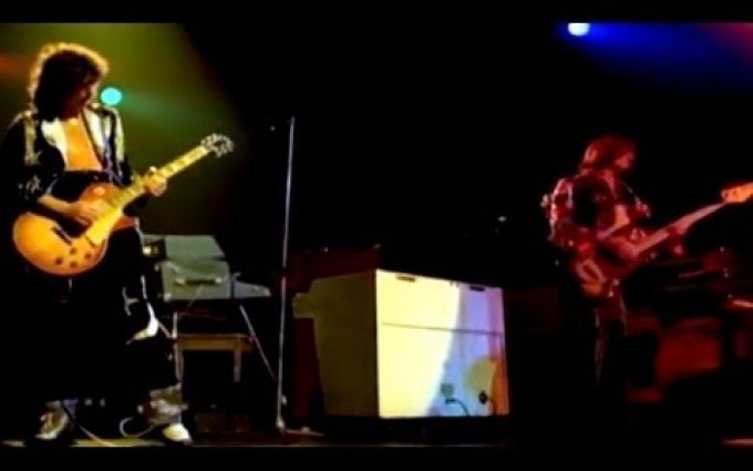 Led Zeppelin - Black Dog (Live Video)