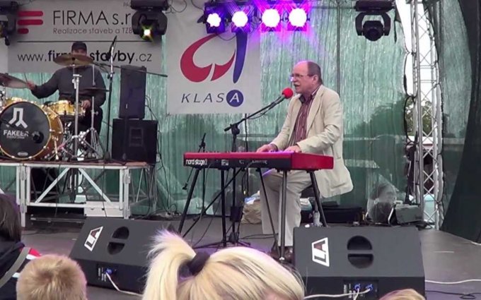 Skřítkové, tesaři (Jaroslav Uhlíř s kapelou)