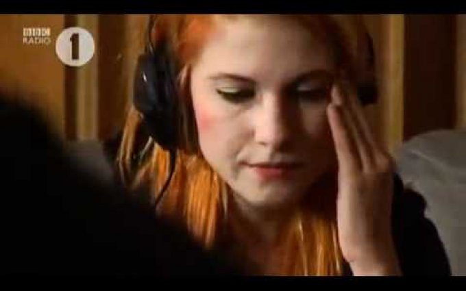 Hayley Williams (Paramore) - Use Somebody (Kings of Leon Cover)