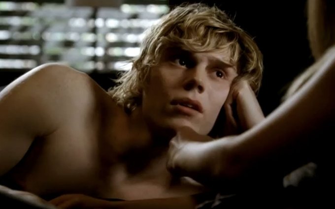 AMERICAN HORROR STORY's Evan Peters on Hitting on Jessica Lange