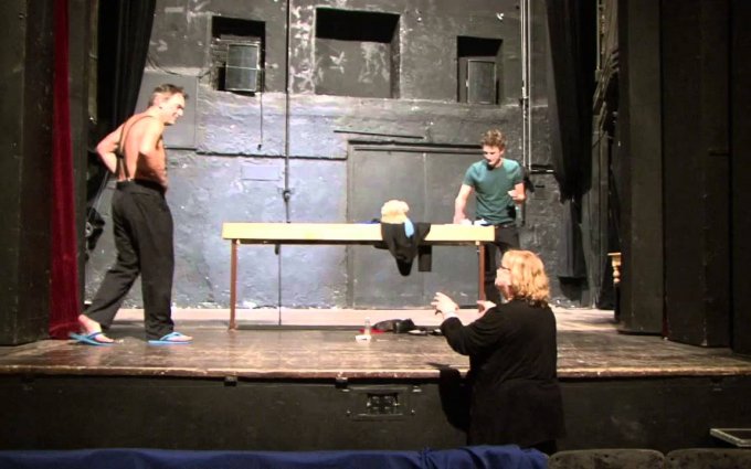 Divadlo Komediograf uvádí v Divadle Na zábradlí - Jak se Husákovi zdálo, že je Věra Čáslavská