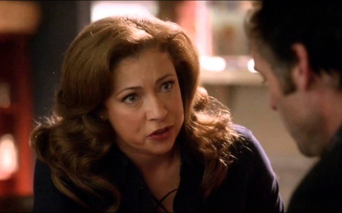 Alex Kingston on Arrow S01E17
