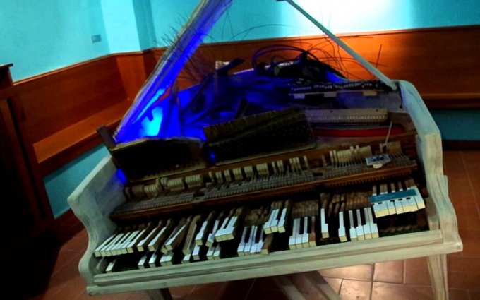 Osvětlení "Křídla zničeného fugami"