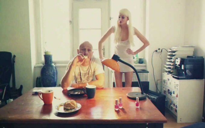 Wohnout - Bárbíno? (OFFICIAL VIDEOCLIP)