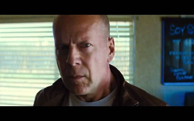 Looper - International Trailer (HD)