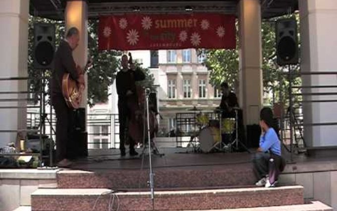 Sammy Vomáčka Trio - Yardbird Suite (live at Luxembourg/Place d'Armes, 2010)