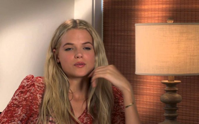 Endless Love: Gabriella Wilde "Jade Butterfield" On Set Movie Interview