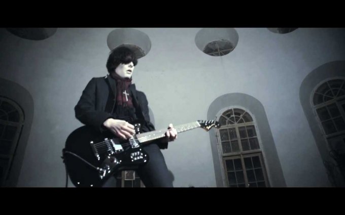 A BANQUET - Freeze to Caress (Official Music Video)