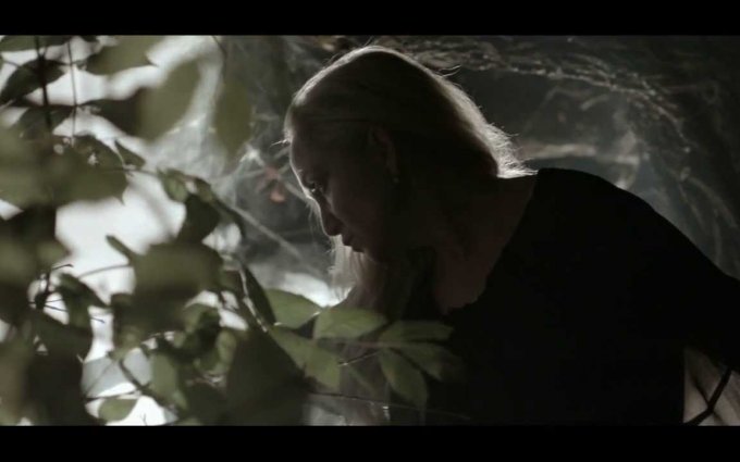 Bára Basikova Věštec. Režie Václav Noid Bárta.