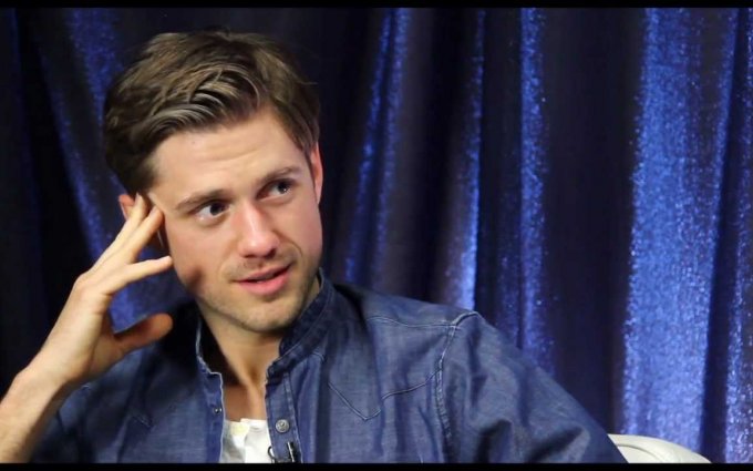 Show People with Paul Wontorek: Aaron Tveit of "Les Miserables" (Full Episode)