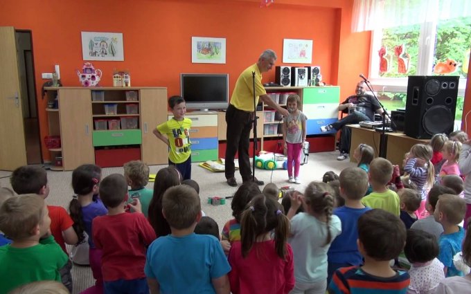 Michal Nesvadba bavil děti v mateřince