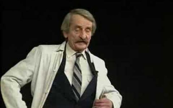 Cimrman - Ztráta třídní knihy; pan asistent