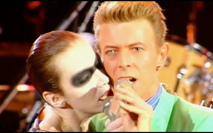 Queen & Annie Lennox  & David Bowie - Under Pressure - HD