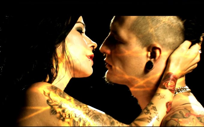 KISSIN' DYNAMITE - DNA (2014) // official clip