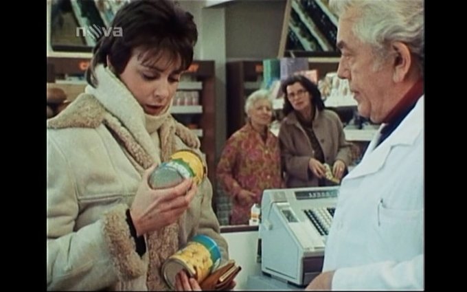 Retro: DRUHÝ DECH ILONA SVOBODOVÁ KRADE V SAMOOBSLUZE ANANAS