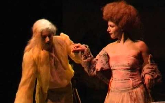 Lenka Krobotová - SPŘÍZNĚNÍ VOLBOU - Dejvické divadlo