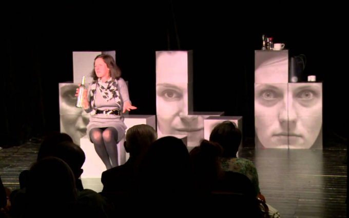 Komorní činohra |  Mika Myllyaho: Chaos (ukázka z představení, Machalová, Hlaváčková, Šoltýsová)