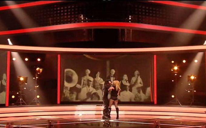 Britney Spears - Womanizer Live On X Factor