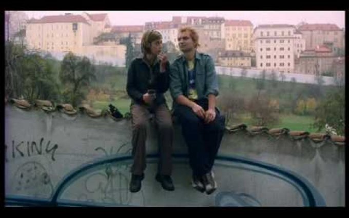 Samotáři - Lidi tady málo hulej